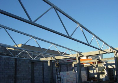 Konstrukcja dachu na pawilonie handlowym